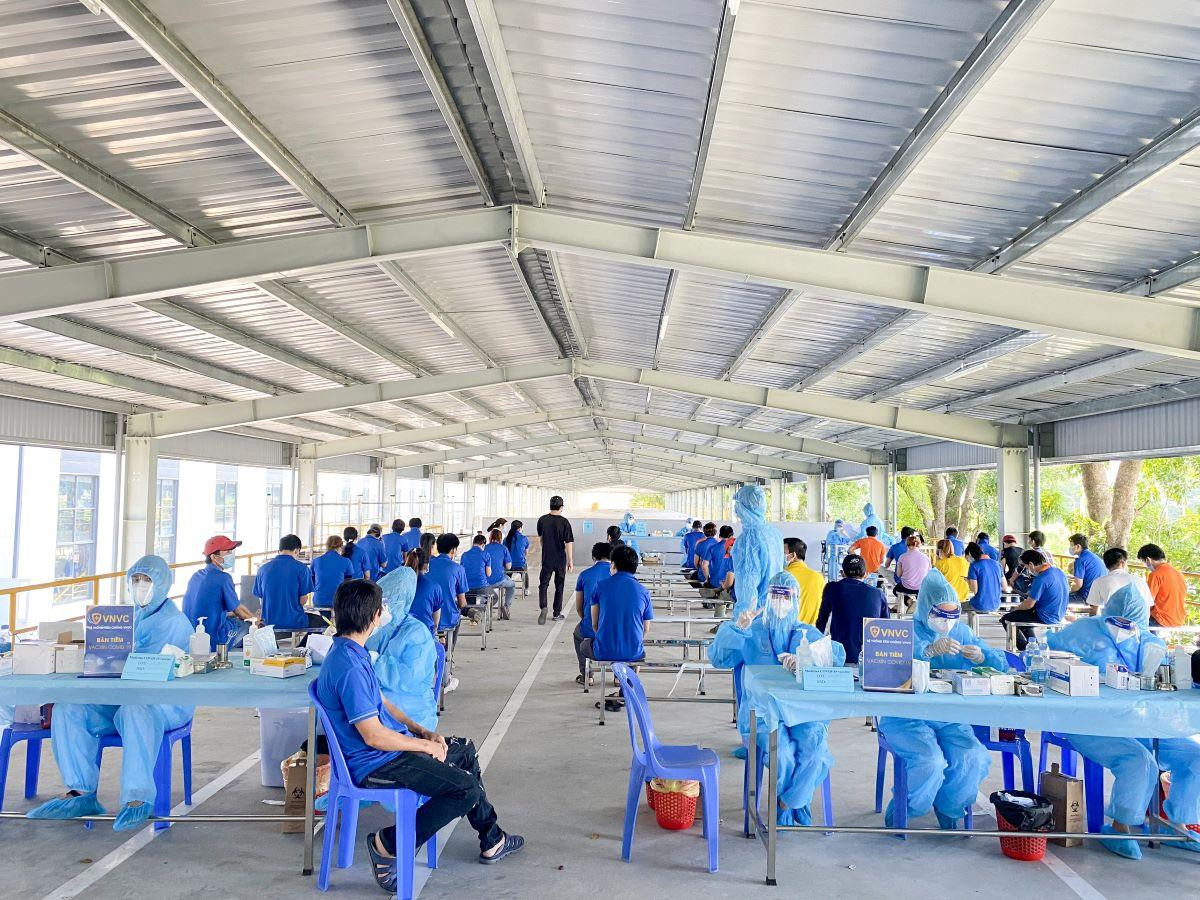 Ưu tiên tiêm vắc xin cho công nhân tránh gãy chuỗi sản xuất
