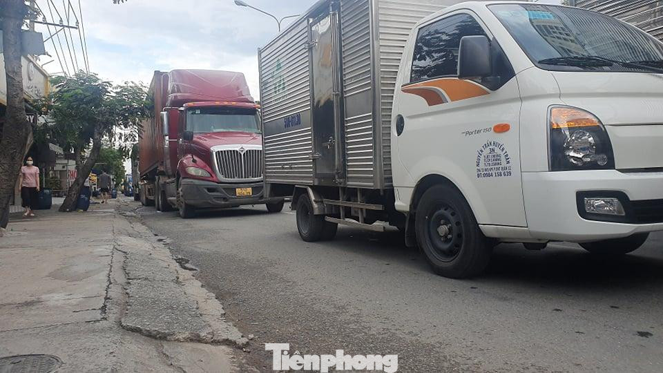 Phương tiện ùn ứ nhiều km tại cửa ngõ từ Đồng Nai, TP.HCM vào Bình Dương