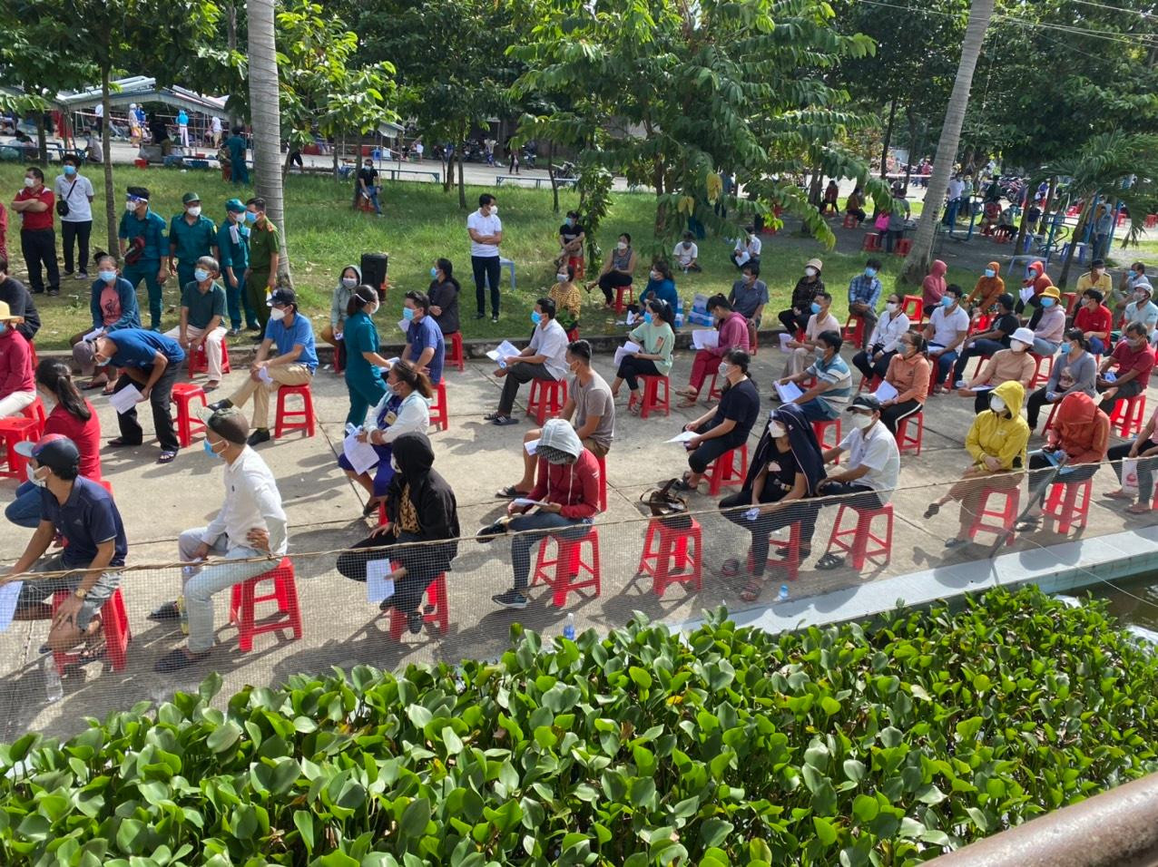 Bình Dương đang triển khai tiêm vắc xin phòng COVID-19 cho người dân