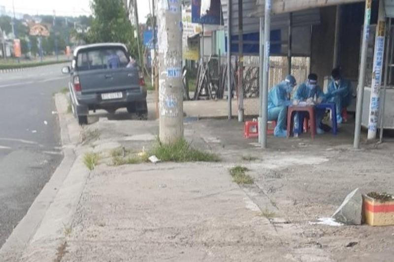 Một trường hợp tử vong tại nhà trọ khi đang chờ kết quả xét nghiệm khẳng định PCR. Trước đó, vào ngày 7/8 người này test nhanh dương tính nhưng đến 10/8 tử vong vẫn chưa có kết quả PCR