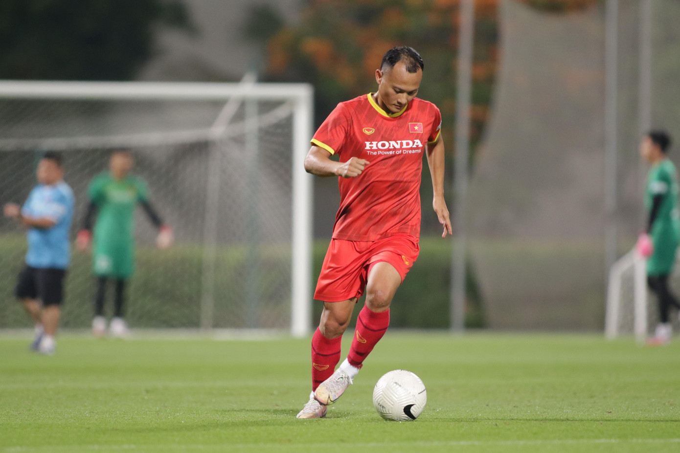 Đây là trận đấu phục vụ công tác chuyên môn của cả hai đội tuyển nên được tổ chức khép kín, không có hoạt động của truyền thông. Thậm chí, hai đội cũng thống nhất không ghi hình trận đấu để bảo mật về thông tin.