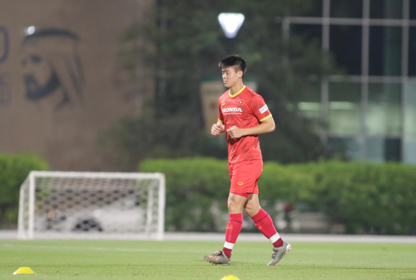 Trước đó, Duy Mạnh, Đình Trọng và Minh Vương bị đau cơ và phải tập riêng với bác sĩ của đội tuyển Choi Ju Young để có sự hối phục tốt nhất.