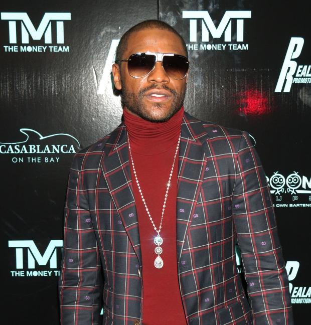 Dù tuyên bố giải nghệ vào năm 2017, "Độc cô cầu bại" Floyd Mayweather bất ngờ tuyên bố thượng đài trở lại trong cuộc so găng với Youtuber Logan Paul vào ngày 6/6 tại sân vận động Hardrock (Florida, Mỹ).