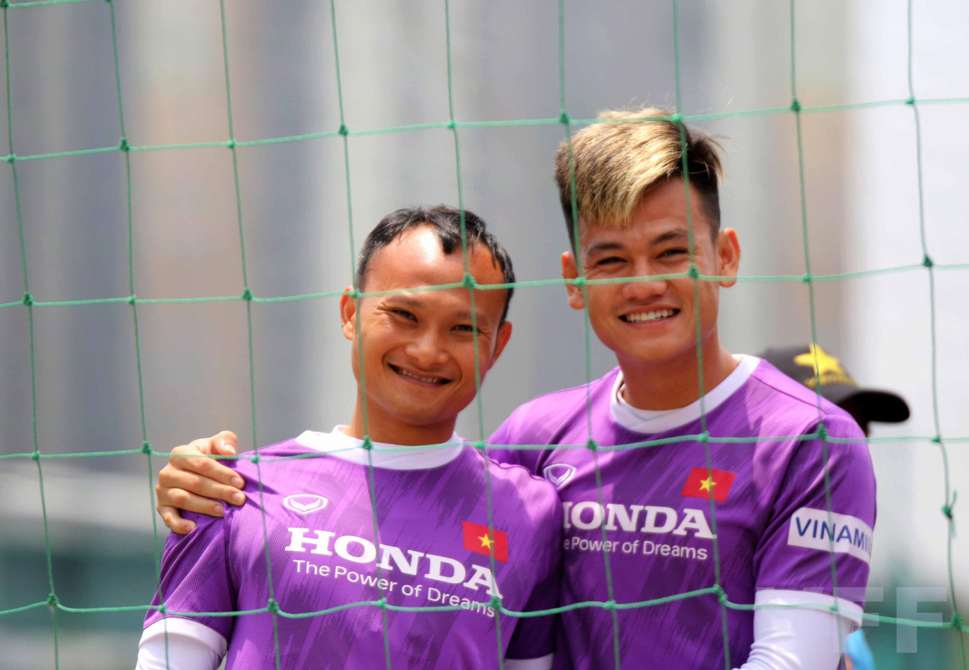 Văn Hậu chưa đá trận nào trong nửa năm qua. Anh dính chấn thương trong trận giao hữu Hà Nội - Viettel hồi tháng 9/2020. Sau hai tháng dưỡng thương, Văn Hậu trở lại ở trận Hà Nội thắng Sài Gòn 4-2 tại Hàng Đẫy. Nhưng niềm vui chỉ kéo dài một tháng, anh lại phải nghỉ thi đấu dài hạn khi gặp chấn thương sụn chêm đầu gối trong một buổi tập.