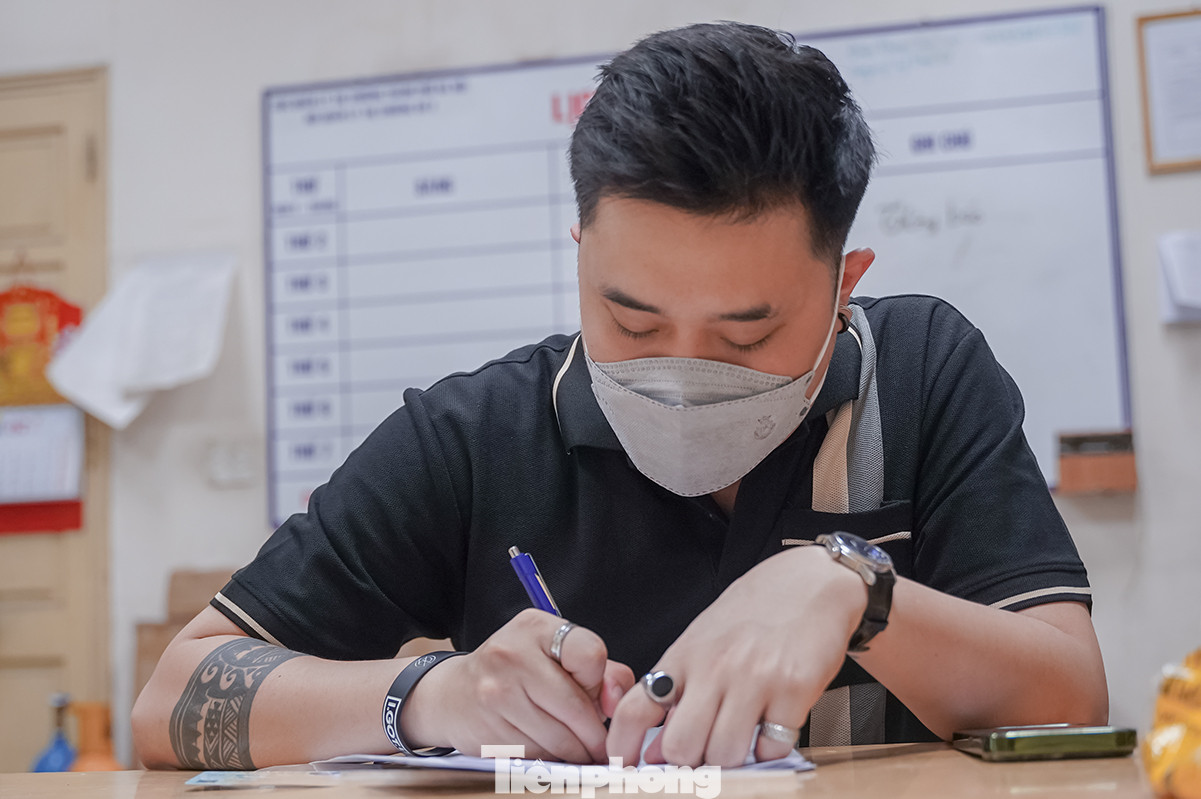 “Nếu không có sản phẩm bóng cười, quán sẽ không có khách hàng và không cạnh tranh được với các quán khác. Cho nên, dẫu biết vi phạm nhưng vẫn phải kinh doanh để đáp ứng nhu cầu của khách hàng”, ông Minh Anh nói.