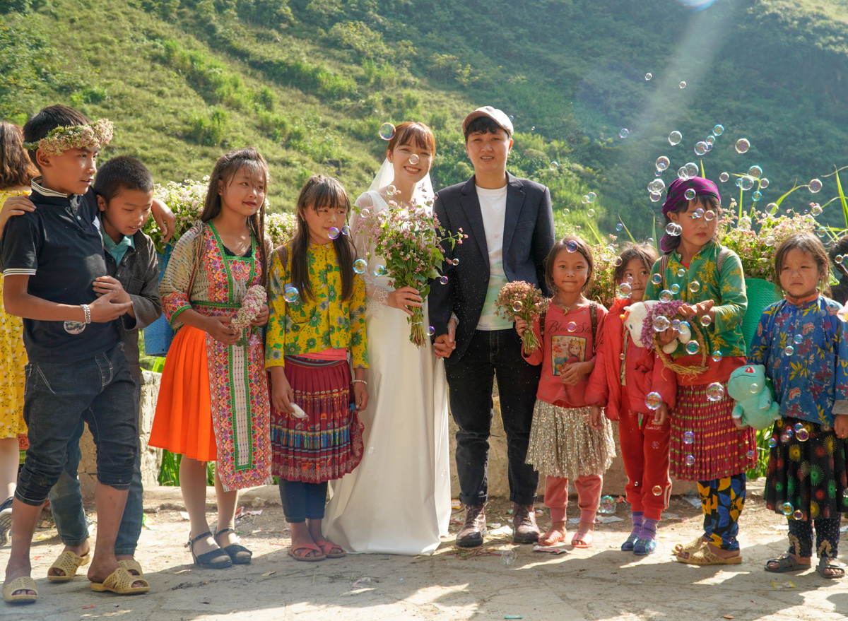 Cũng nhờ đó, ngày nay Cao nguyên đá Đồng Văn trở thành điểm đến du lịch hấp dẫn, thu hút đông đảo khách du lịch trong nước và quốc tế đến tham quan và trải nghiệp, tạo thêm thu nhập cho người dân địa phương, mở ra hướng đi bền vững trong công tác giảm nghèo. Các dân tộc tự tin hơn, mạnh dạn hơn, yêu bản sắc văn hóa dân tộc mình, đặc biệt là tin tưởng vào sự lãnh đạo của Đảng, Nhà nước, yên tâm học tập, lao động, sản xuất phát triển kinh tế xây dựng quê hương đất nước.