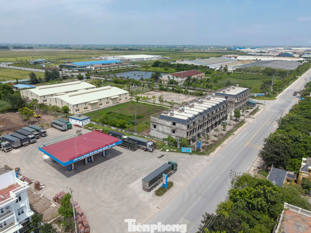 Vậy 11.050ha của Khu Bảo tồn thiên nhiên đất ngập nước Tiền Hải đi đâu? Một trong những căn cứ, nguyên nhân để UBND tỉnh Thái Bình đưa ra Quyết định 731 (thu hẹp phần lớn diện tích khu Bảo tồn thiên nhiên đất ngập nước Tiền Hải) là để phù hợp với Quyết định 1486 do Phó Thủ tướng Chính phủ Trịnh Đình Dũng ký ngày 28/10/2019 về việc phê duyệt Quy hoạch chung xây dựng Khu kinh tế Thái Bình, tỉnh Thái Bình đến năm 2040, tầm nhìn đến năm 2050.