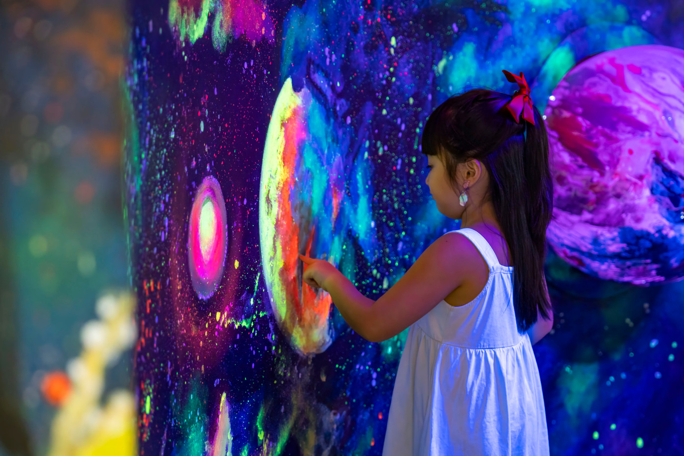 Trạm “Space Jump” được ứng dụng công nghệ mô phỏng 3D tạo ra cảnh quan, hiệu ứng ánh sáng mới lạ cho khách tham quan trải nghiệm