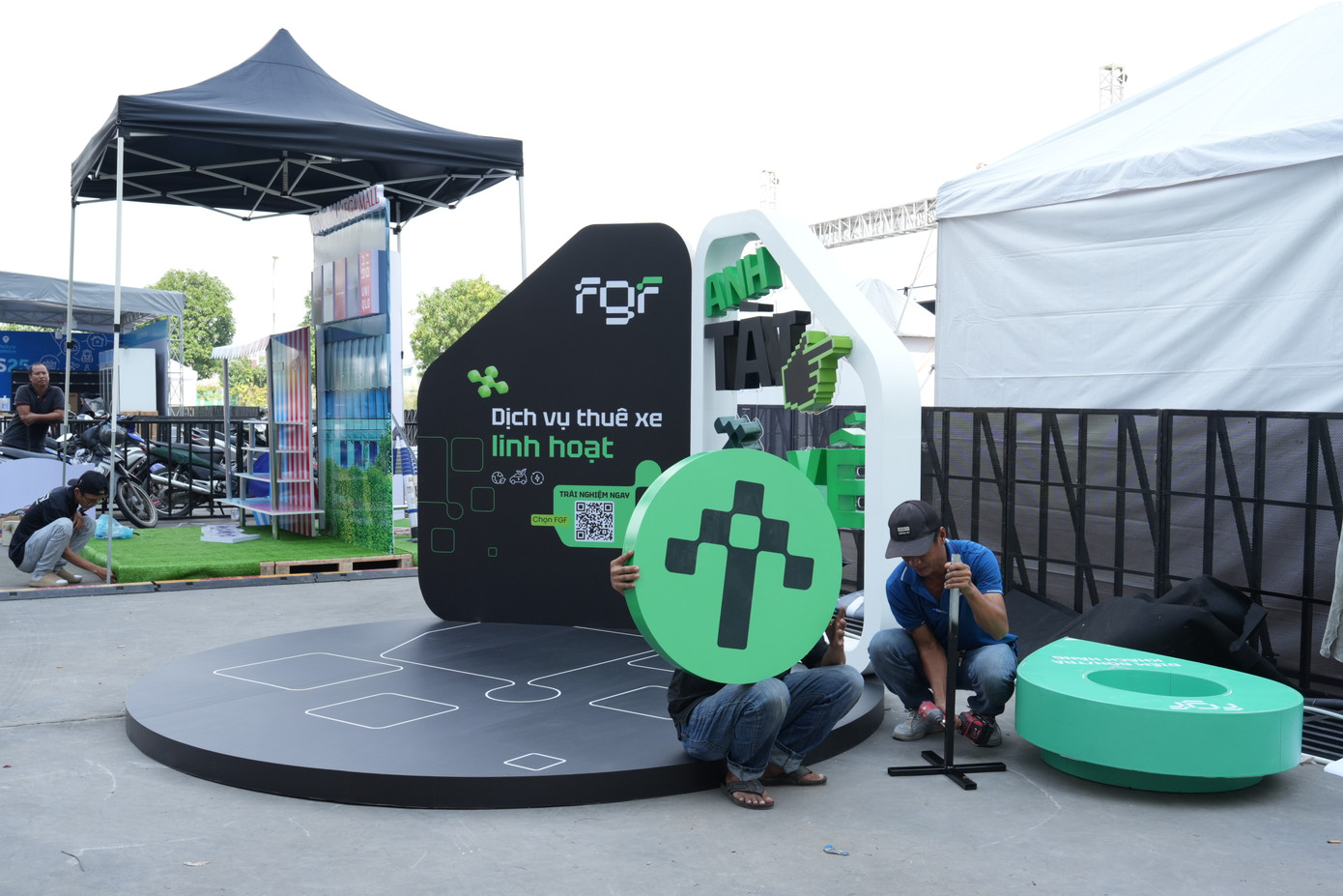 8WONDER Winter sẽ chính thức diễn ra vào tối 8/12 với sự tham gia của ban nhạc hàng đầu thế giới Imagine Dragons cùng dàn nghệ sĩ Việt đình đám, hứa hẹn chiêu đãi fan cả nước không chỉ là một siêu nhạc hội đỉnh cao, mà còn là một đại tiệc nghệ thuật mãn nhãn và thăng hoa. Bên cạnh đó, Vinhomes Grand Park còn mang đến chuỗi lễ hội 8WONDER Winter Festival với chủ đề “Siêu hội Giáng sinh” phiên bản city fest, quy tụ hơn 75 hoạt động lễ hội và giải trí hấp dẫn kéo dài xuyên suốt tháng 12.