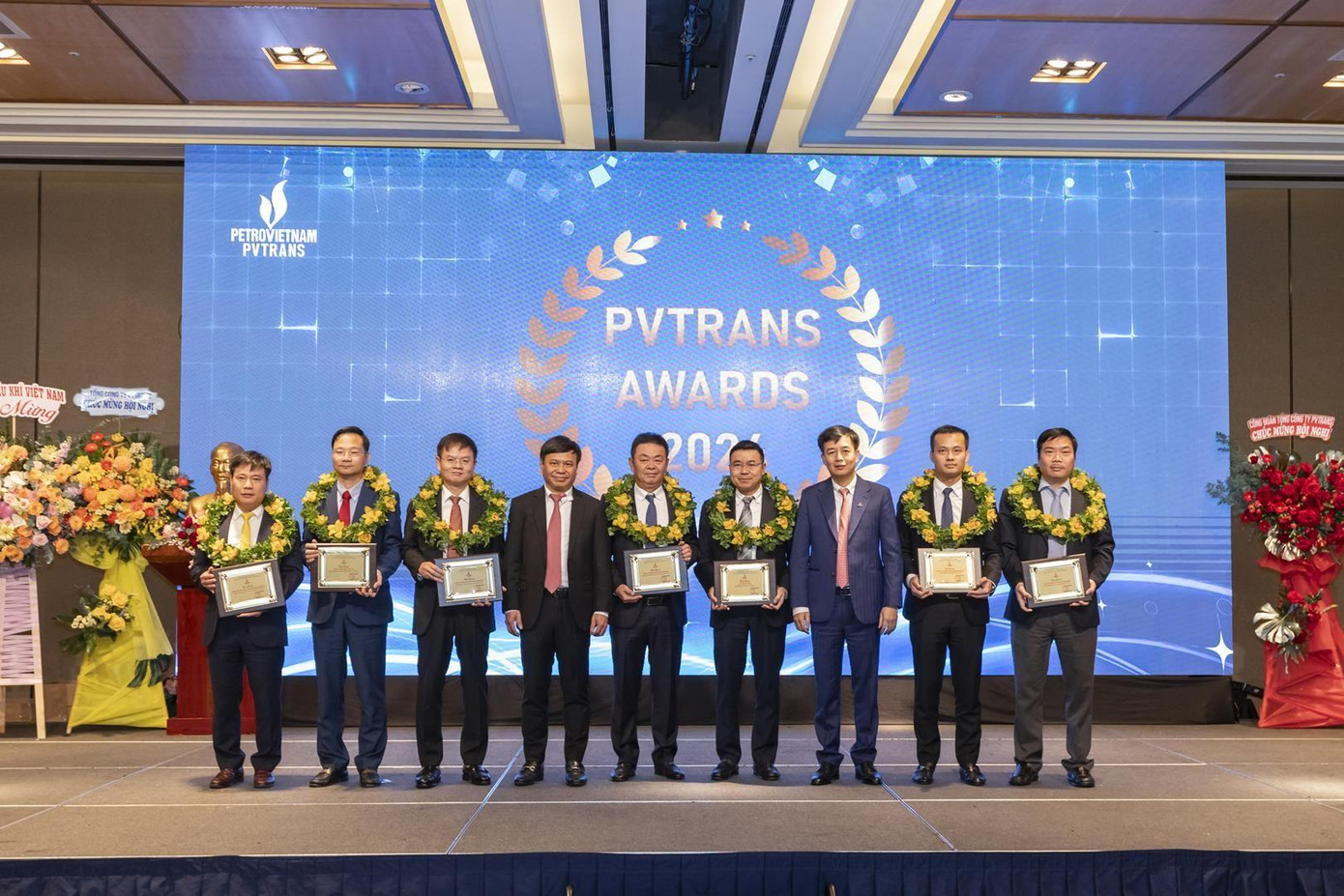 Các tập thể, cá nhân đón nhận giải thưởng đặc biệt mang bản sắc riêng của PVTrans Các tập thể, cá nhân đón nhận giải thưởng đặc biệt mang bản sắc riêng của PVTrans