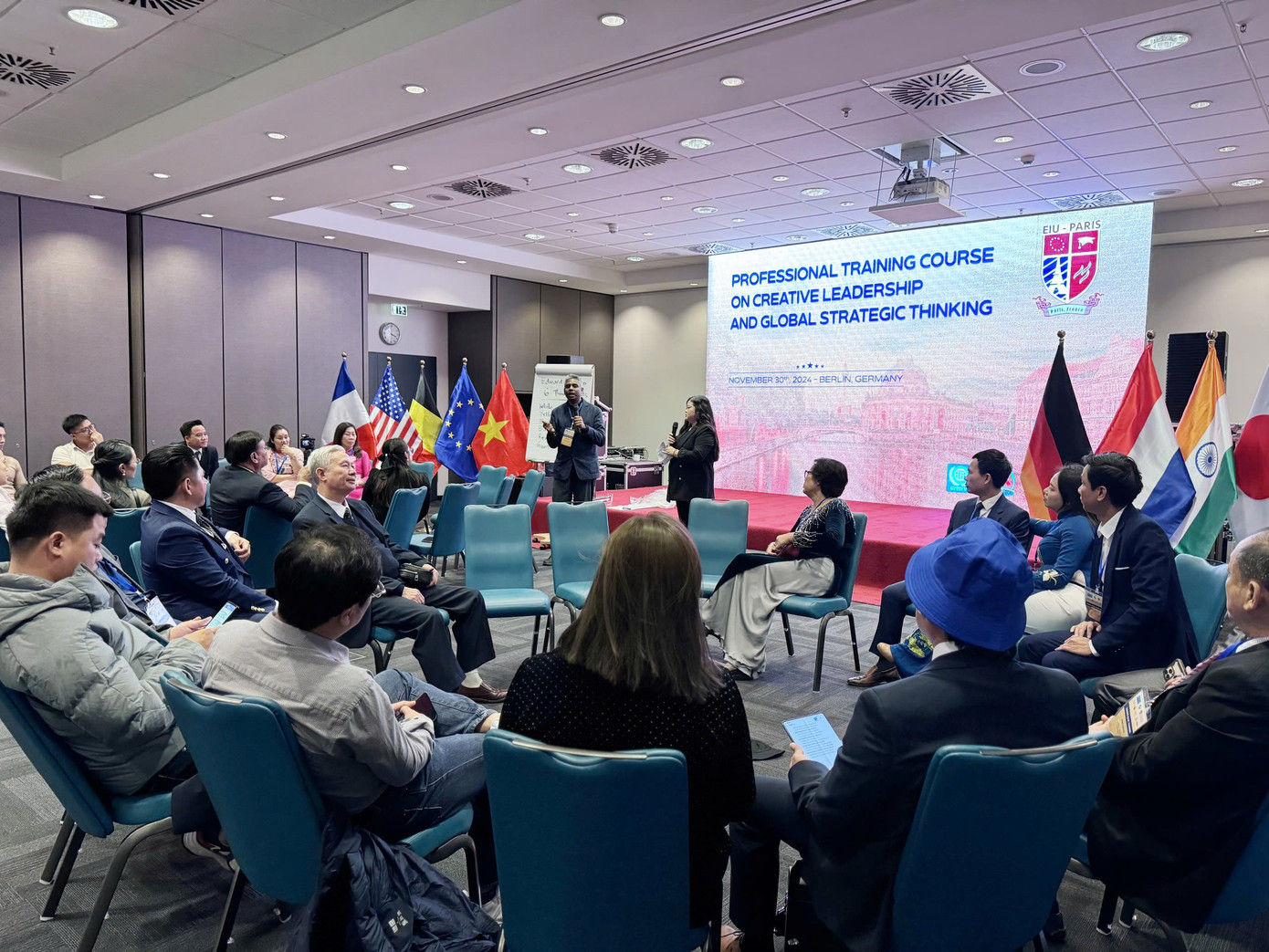 Khóa Đào tạo Lãnh đạo & Quản trị cấp cao chuẩn Quốc tế, do Giáo sư, Tiến sĩ Edward Roy Krishnan - Nhà sáng lập, Tổng giám đốc Trường Đại học Quốc tế Châu Âu trực tiếp giảng dạy Khóa Đào tạo Lãnh đạo & Quản trị cấp cao chuẩn Quốc tế, do Giáo sư, Tiến sĩ Edward Roy Krishnan - Nhà sáng lập, Tổng giám đốc Trường Đại học Quốc tế Châu Âu trực tiếp giảng dạy