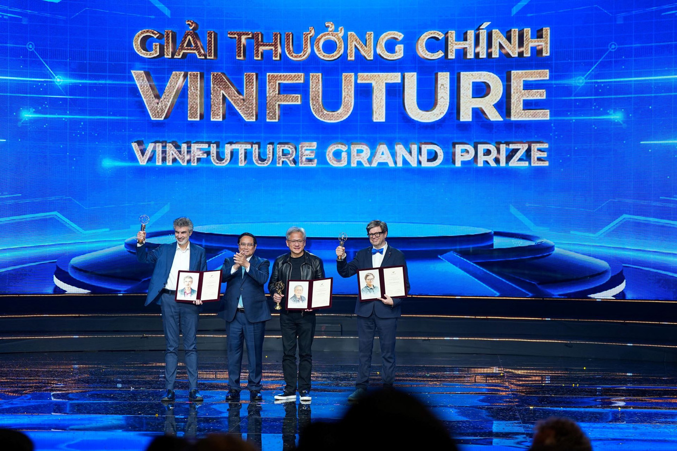 Uy tín của giải thưởng VinFuture ngày càng được lan tỏa khi quy tụ được nhiều nhà khoa học hàng đầu thế giới. Uy tín của giải thưởng VinFuture ngày càng được lan tỏa khi quy tụ được nhiều nhà khoa học hàng đầu thế giới.
