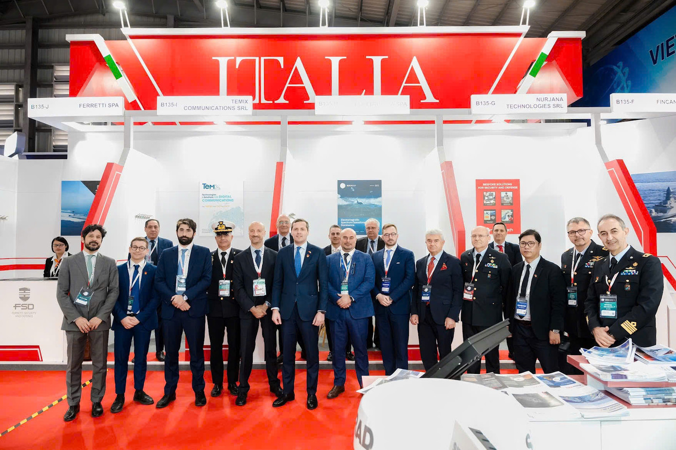 Nhiều công nghệ tân tiến ngành quốc phòng được giới thiệu tại gian hàng quốc gia Ý. Nguồn: ITA