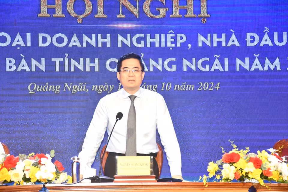 Chủ tịch UBND tỉnh Quảng Ngãi Nguyễn Hoàng Giang gặp gỡ, đối thoại với doanh nghiệp.