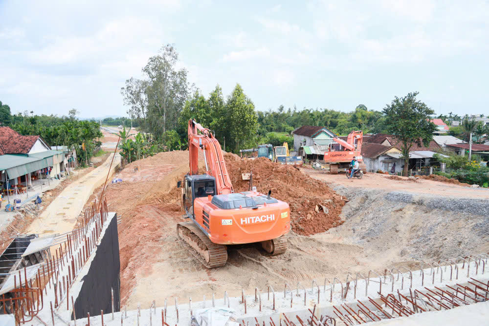 Tháo gỡ vướng mắc về mặt bằng để đẩy mạnh giải ngân ở mức cao nhất có thể