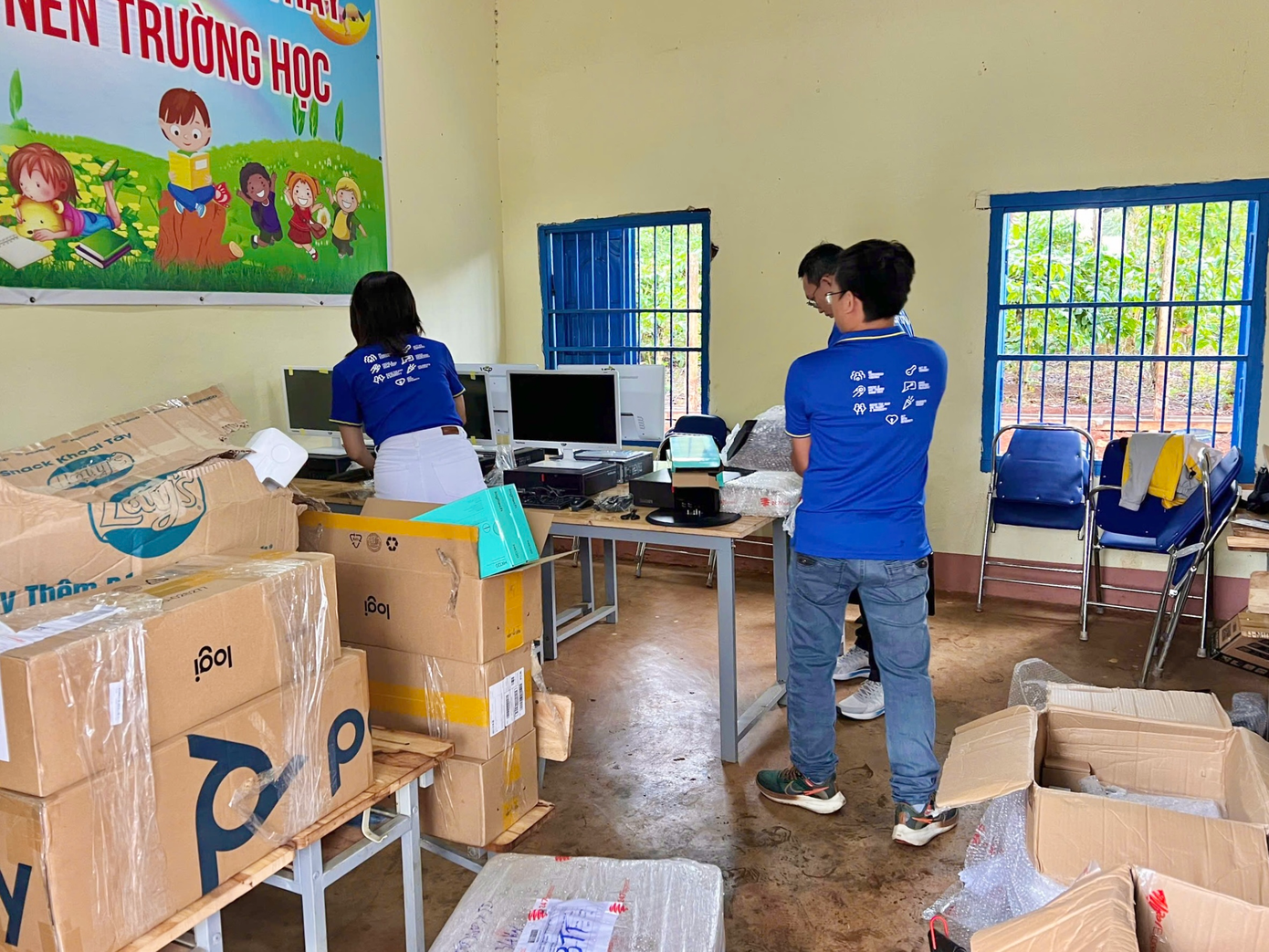 PepsiCo Foods Việt Nam sửa sang, xây mới tường rào, phòng học và tặng máy tính cho học sinh tại tỉnh Đắk Lắk. PepsiCo Foods Việt Nam sửa sang, xây mới tường rào, phòng học và tặng máy tính cho học sinh tại tỉnh Đắk Lắk.