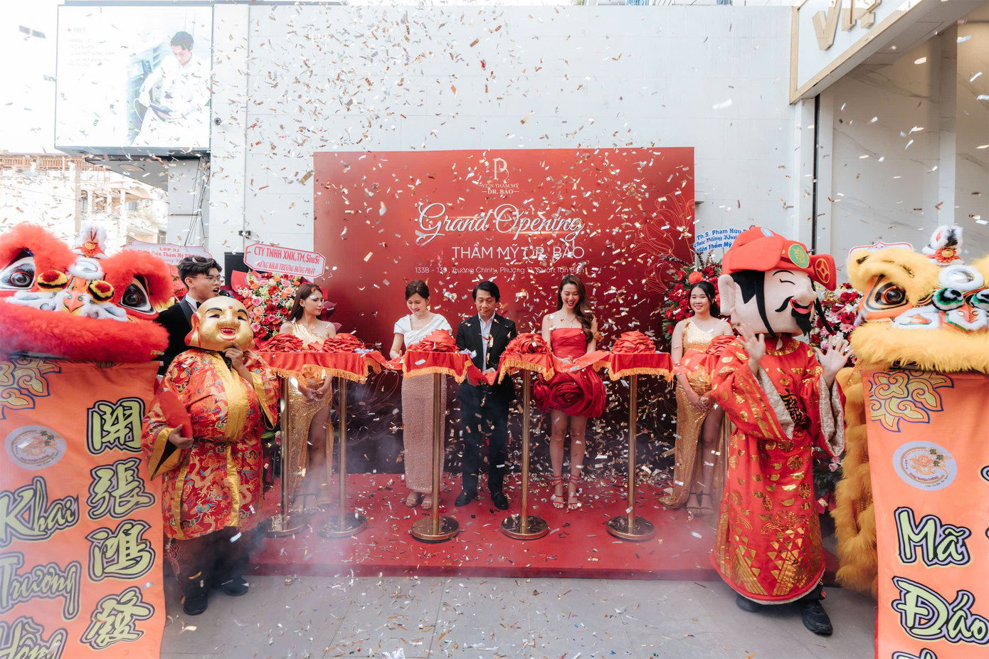 Diễn viên Khánh My đến dự và cắt băng khai trương Phòng khám da liễu thẩm mỹ Dr Bảo