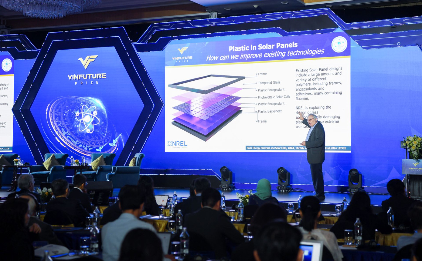 GS. Seth Marder là một trong những chuyên gia hàng đầu thế giới về năng lượng tái tạo và phát triển bền vững GS. Seth Marder là một trong những chuyên gia hàng đầu thế giới về năng lượng tái tạo và phát triển bền vững