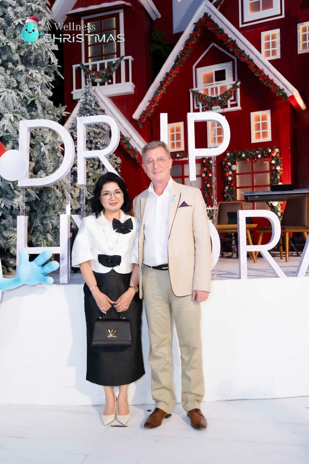 Thạc sĩ, Bác sĩ Đào Thị Mỹ Vân (Giám đốc Chuyên môn Drip Hydration Việt Nam) và Bác sĩ Alexander Lapar (Giám đốc Chuyên môn DripCare Clinic)