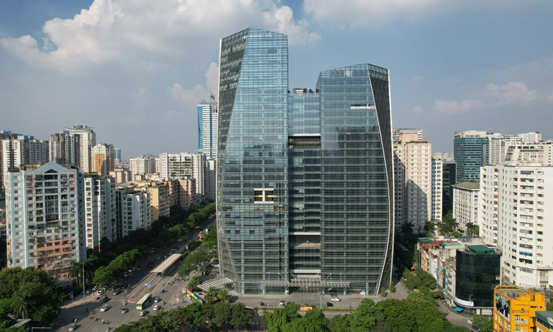 Tổng Công ty HUD có trụ sở khang trang, hiện đại là tòa nhà VPTM HUD Tower tại Lê Văn Lương, Thanh Xuân, Hà Nội.