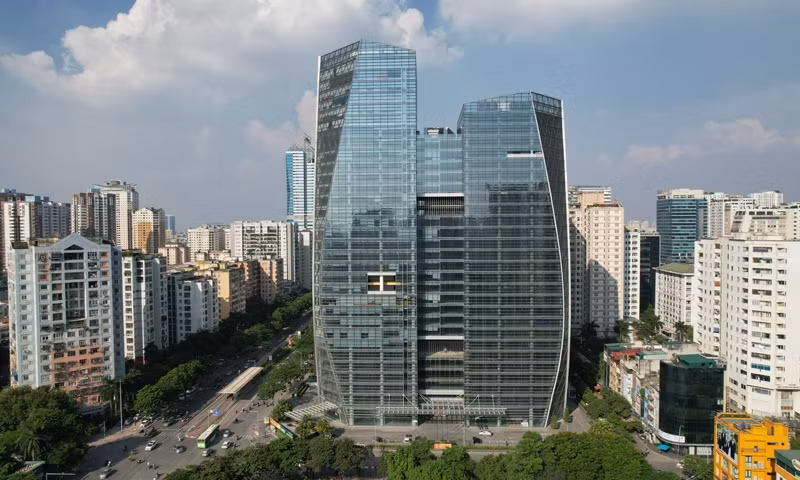 Tổng Công ty HUD có trụ sở khang trang, hiện đại là tòa nhà VPTM HUD Tower tại Lê Văn Lương, Thanh Xuân, Hà Nội.