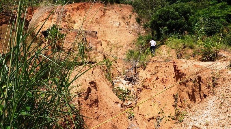 Nứt núi, Quảng Ngãi chỉ đạo kiểm tra nguy cơ sạt lở ở huyện Trà Bồng. Ảnh minh họa Nứt núi, Quảng Ngãi chỉ đạo kiểm tra nguy cơ sạt lở ở huyện Trà Bồng. Ảnh minh họa