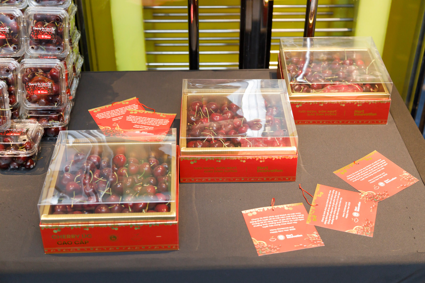 Ra mắt mẫu hộp quà dịp Giáng sinh 2024 và Tết Nguyên đán 2025 vào tháng 12 này tại hơn 100 cửa hàng của hệ thống Klever Fruit, Thủy Anh Fruits, Tony Fruit và Fuji Fruit.