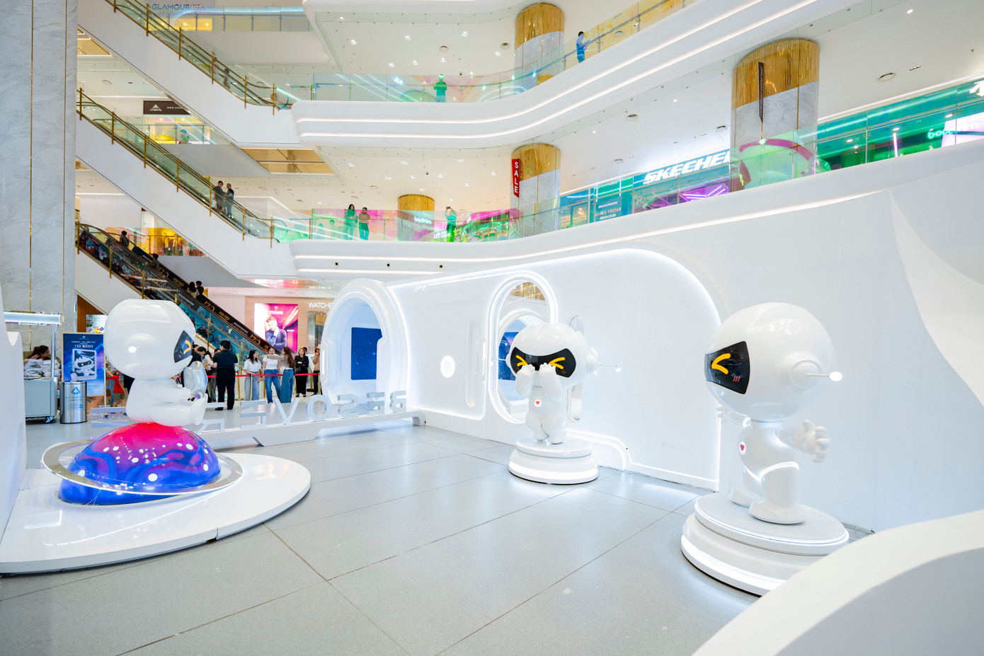 Tại trạm “Beso Studio”, khách tham quan được thưởng lãm các tác phẩm 3D sáng tạo của Beso