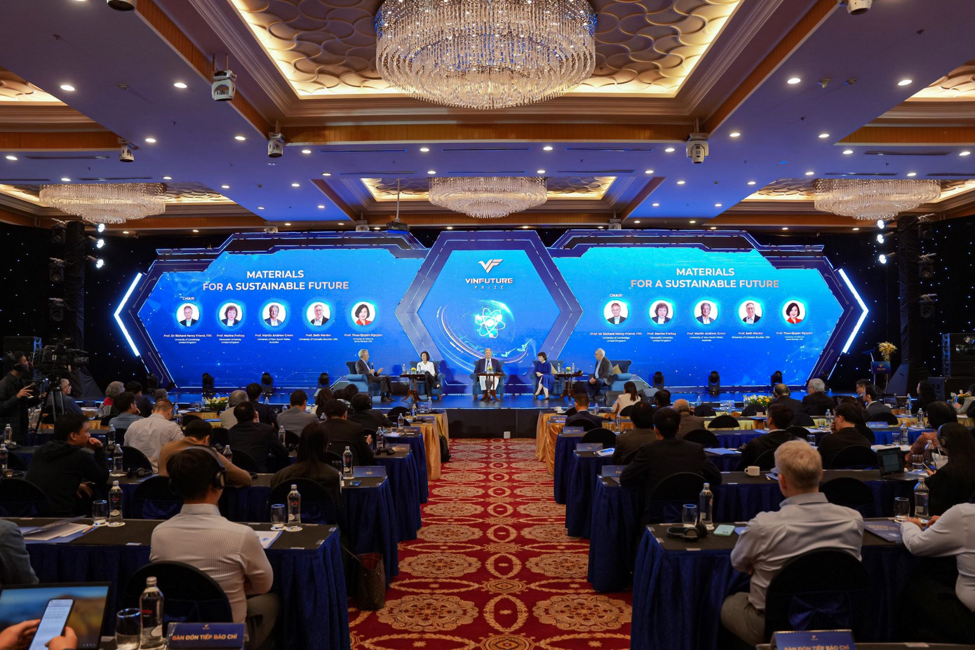 Chuỗi tọa đàm “Khoa học vì Cuộc sống” do Quỹ VinFuture tổ chức quy tụ những trí tuệ xuất chúng nhất để bàn về tương lai của thế giới Chuỗi tọa đàm “Khoa học vì Cuộc sống” do Quỹ VinFuture tổ chức quy tụ những trí tuệ xuất chúng nhất để bàn về tương lai của thế giới