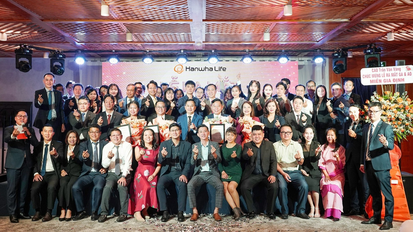 Ban Lãnh đạo cùng đội ngũ nhân sự Hanwha Life Việt Nam trong buổi lễ khai trương văn phòng mới tại Tp.Hồ Chí Minh Ban Lãnh đạo cùng đội ngũ nhân sự Hanwha Life Việt Nam trong buổi lễ khai trương văn phòng mới tại Tp.Hồ Chí Minh