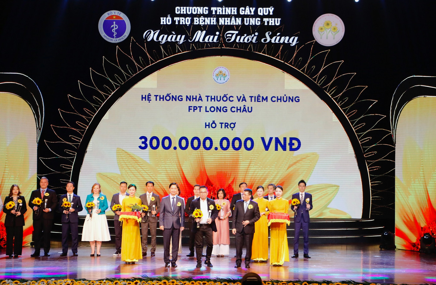 Hệ thống Nhà thuốc và Tiêm chủng FPT Long Châu đã hỗ trợ bệnh nhân ung thư 300 triệu đồng Hệ thống Nhà thuốc và Tiêm chủng FPT Long Châu đã hỗ trợ bệnh nhân ung thư 300 triệu đồng