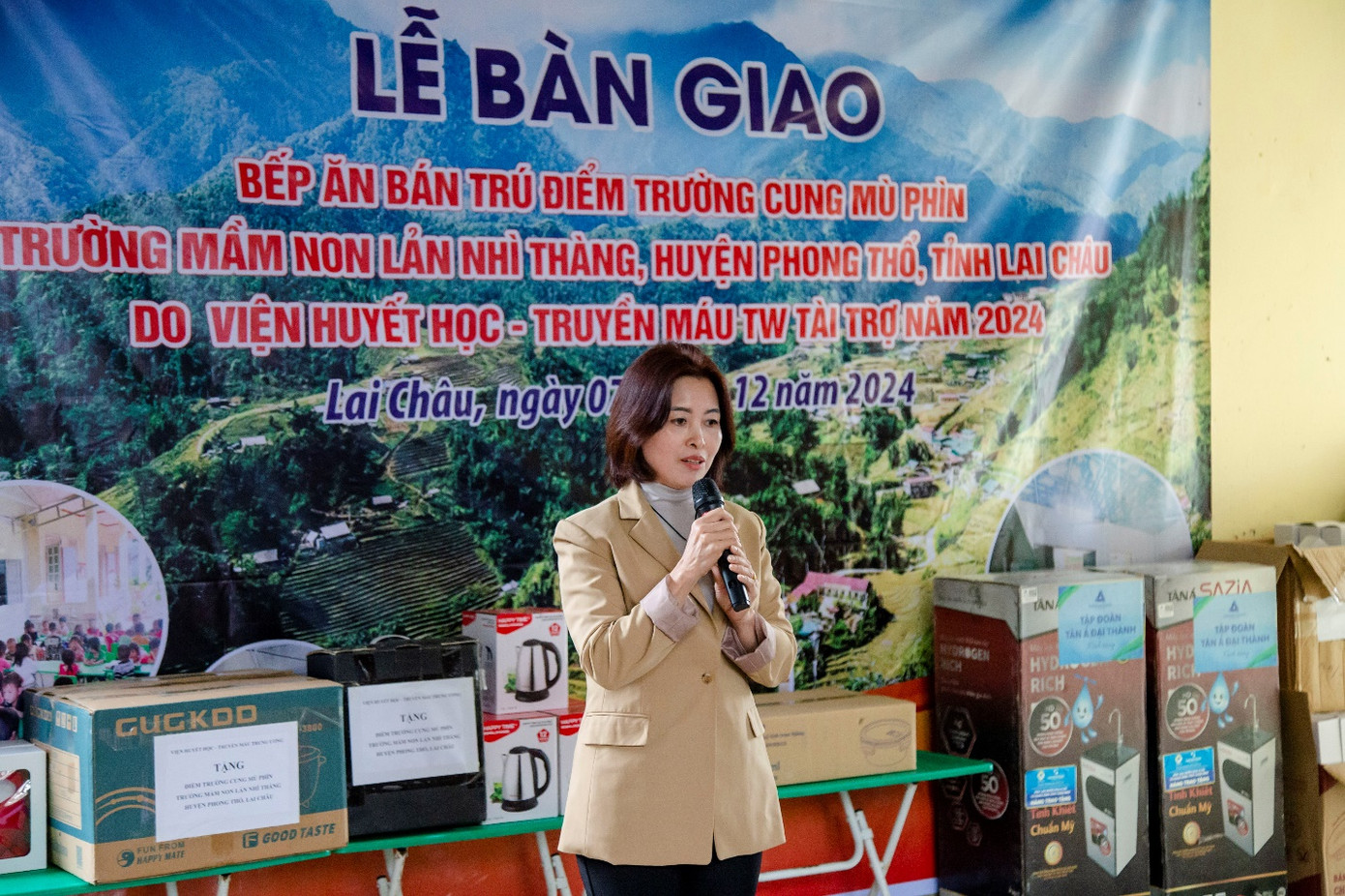 Cô giáo Đỗ Thị Nguyên - Hiệu trưởng trường Mầm non Lản Nhì Thàng phát biểu tại chương trình. Cô giáo Đỗ Thị Nguyên - Hiệu trưởng trường Mầm non Lản Nhì Thàng phát biểu tại chương trình.