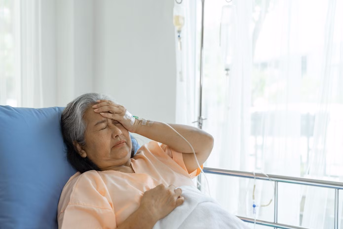 Cúm gây ra nhiều biến chứng nguy hiểm cho người cao tuổi, có bệnh nền. Ảnh: Freepik Cúm gây ra nhiều biến chứng nguy hiểm cho người cao tuổi, có bệnh nền. Ảnh: Freepik