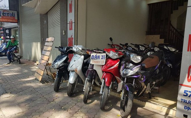 Xe thanh lý trong một cửa hàng cầm đồ