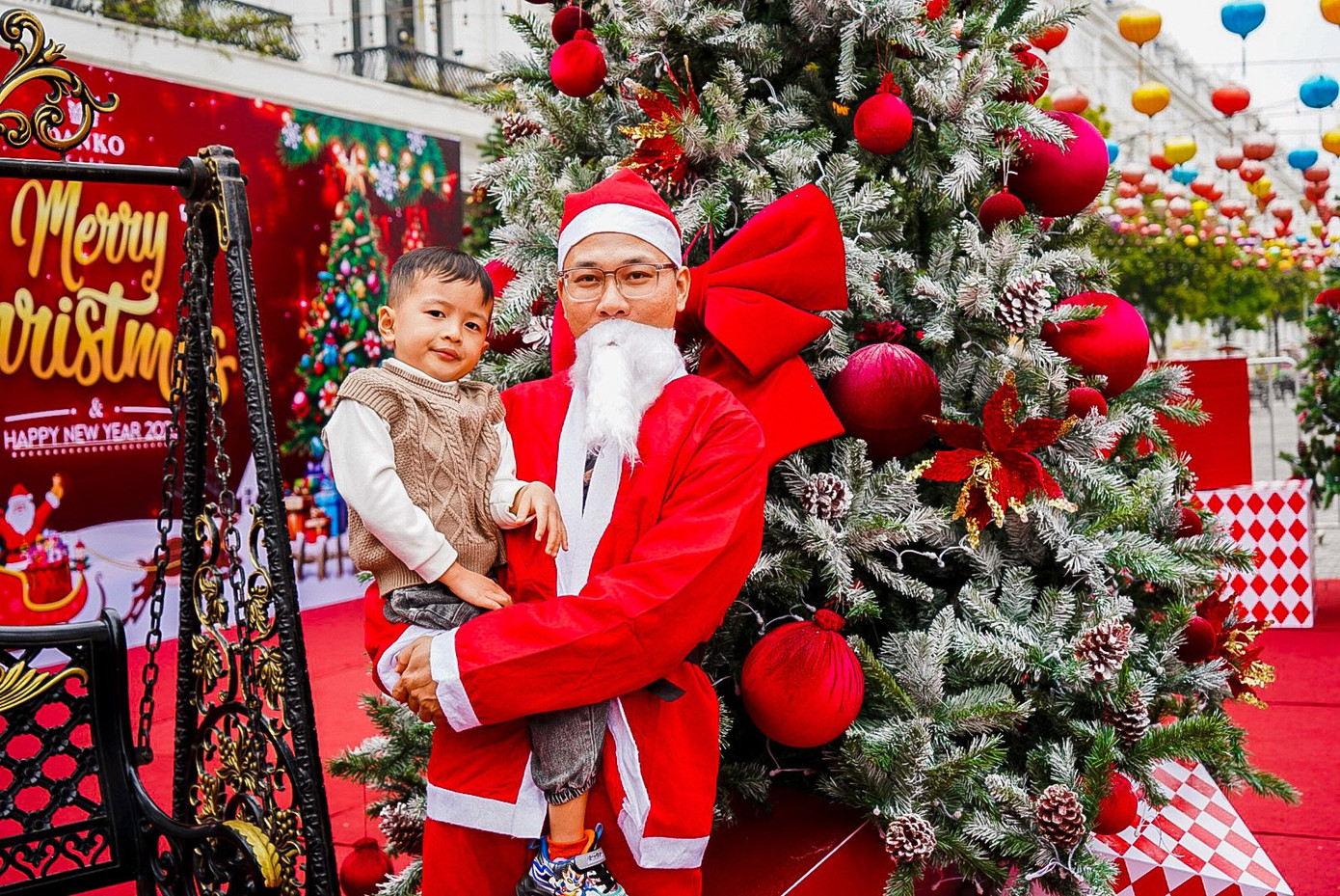 Gặp gỡ &amp; Check-in cùng ông già Noel