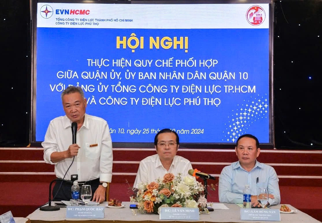 Chủ tịch HĐQT EVNHCMC Phạm Quốc Bảo (bìa trái) phát biểu tại hội nghị thực hiện quy chế phối hợp với ngành điện và chính quyền địa phương tại TPHCM. Chủ tịch HĐQT EVNHCMC Phạm Quốc Bảo (bìa trái) phát biểu tại hội nghị thực hiện quy chế phối hợp với ngành điện và chính quyền địa phương tại TPHCM.