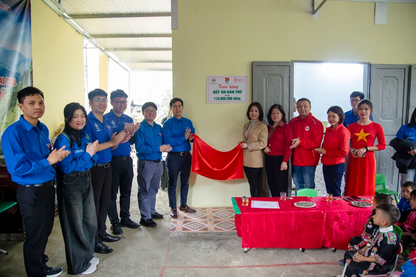 Đoàn Thanh niên Viện Huyết học - Truyền máu Trung ương trao tặng bếp ăn bán trú cho Điểm trường Cung Mù Phìn, trường Mầm non Lản Nhì Thàng, bản Cung Mù Phìn, xã Lản Nhì Thàng, huyện Phong Thổ, tỉnh Lai Châu. Đoàn Thanh niên Viện Huyết học - Truyền máu Trung ương trao tặng bếp ăn bán trú cho Điểm trường Cung Mù Phìn, trường Mầm non Lản Nhì Thàng, bản Cung Mù Phìn, xã Lản Nhì Thàng, huyện Phong Thổ, tỉnh Lai Châu.