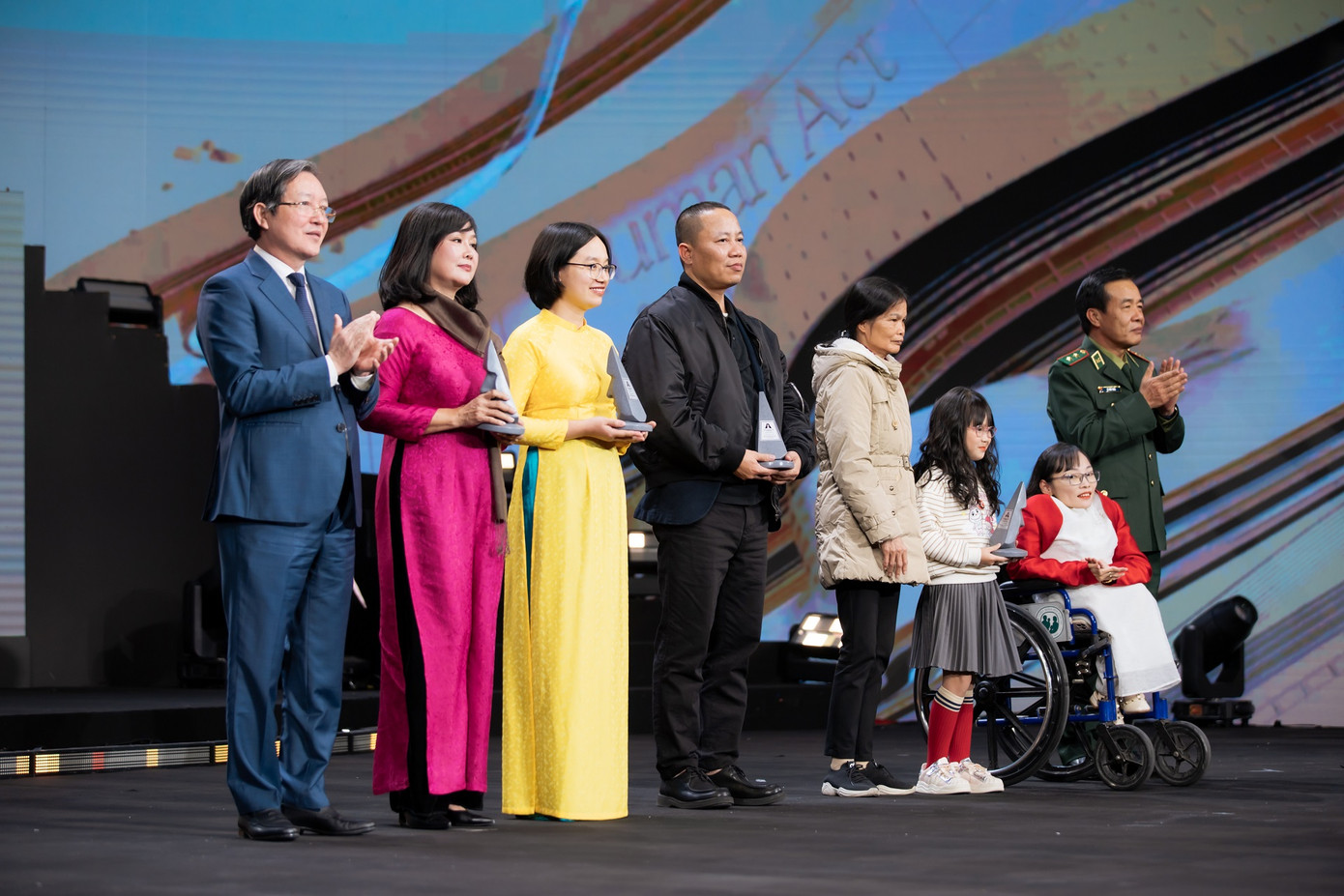 Quỹ học bổng “Thắp Sáng Niềm Tin” là một trong 31 dự án, ý tưởng được vinh danh tại Lễ trao Giải thưởng Hành động vì Cộng đồng - Human Act Prize 2024