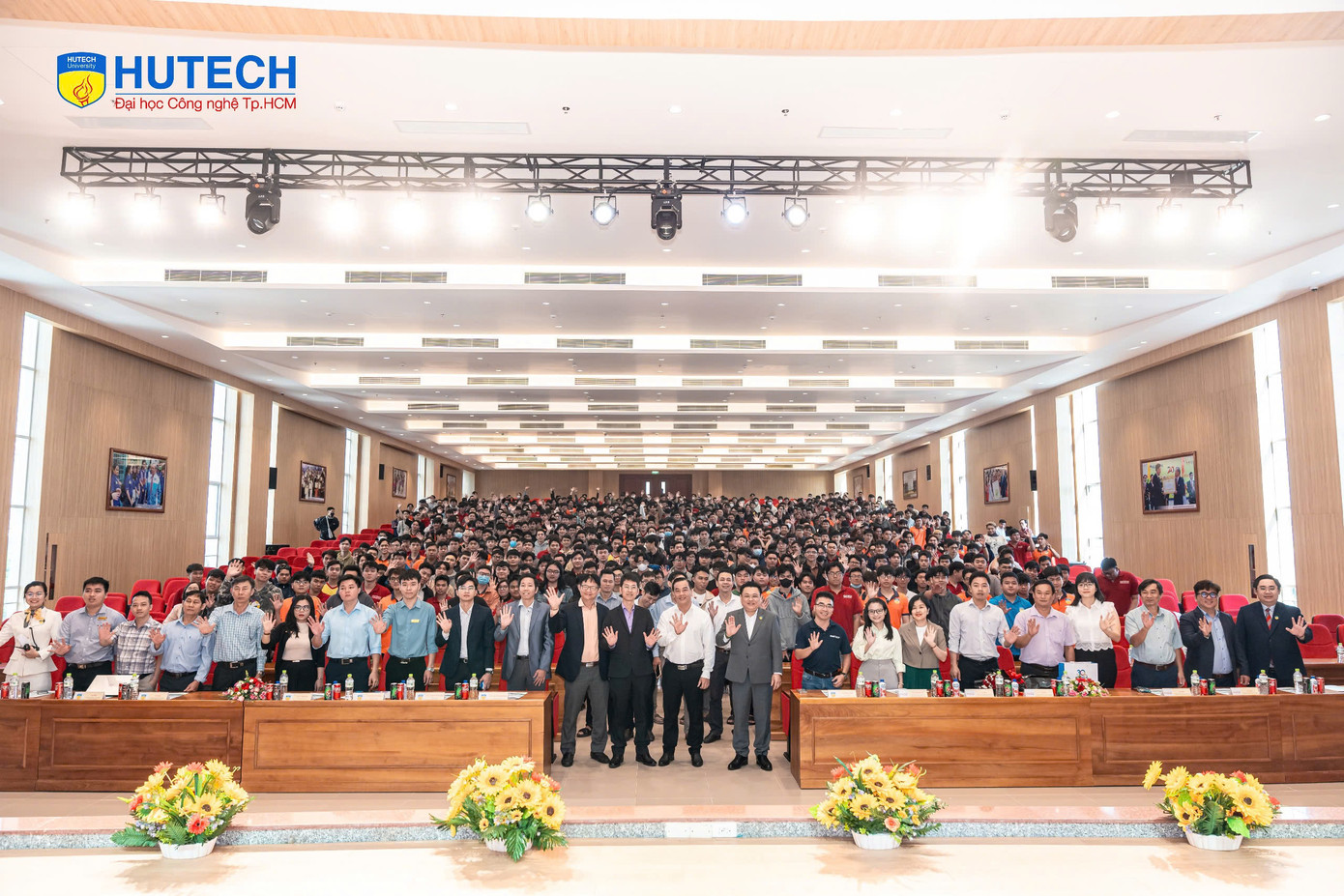 Hàng nghìn sinh viên tham gia Tập huấn kỹ năng Chinh phục nhà tuyển dụng Hàng nghìn sinh viên tham gia Tập huấn kỹ năng Chinh phục nhà tuyển dụng