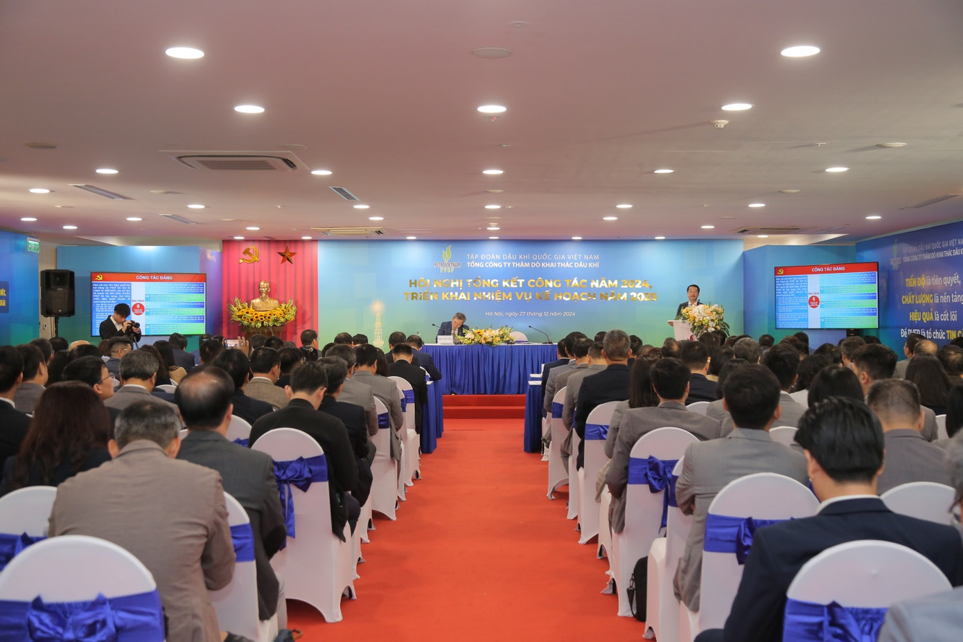 Toàn cảnh hội nghị.