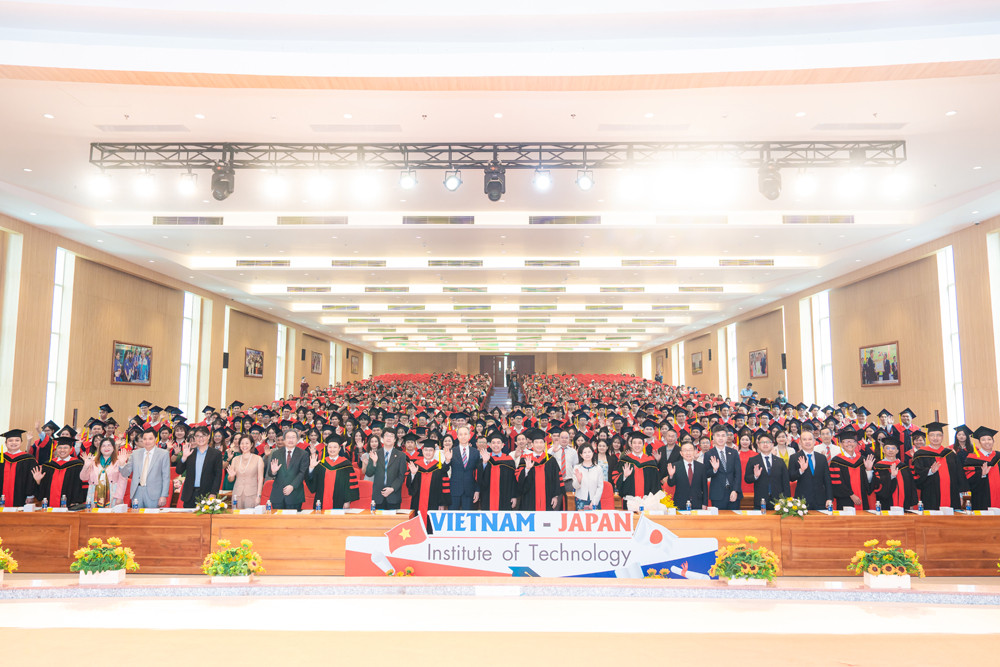 Viện Công nghệ Việt - Nhật HUTECH long trọng tổ chức lễ tốt nghiệp cho sinh viên Viện Công nghệ Việt - Nhật HUTECH long trọng tổ chức lễ tốt nghiệp cho sinh viên