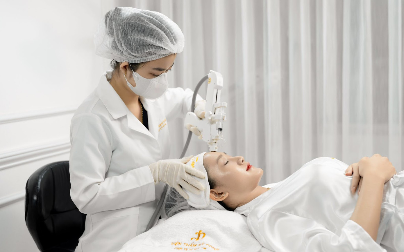 Sở hữu đội ngũ bác sĩ đầu ngành cùng hệ thống trang thiết bị hiện đại, Viện thẩm mỹ DIVA nhận được sự tin tưởng của đông đảo khách hàng. Sở hữu đội ngũ bác sĩ đầu ngành cùng hệ thống trang thiết bị hiện đại, Viện thẩm mỹ DIVA nhận được sự tin tưởng của đông đảo khách hàng.