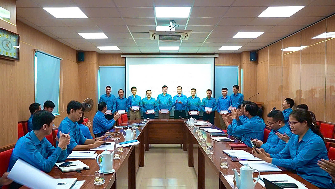 Nhiều tập thể, cán bộ và công nhân viên than Hà Lầm được đề xuất tặng giấy khen, bằng khen