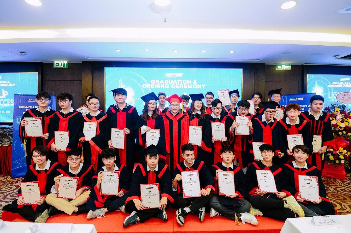 Ở tuổi 19, học sinh tốt nghiệp chương trình THPT Công nghệ Quốc tế đã đi làm với mức lương cao khi bạn bè đồng trang lứa vẫn đang học năm nhất, năm hai đại học Ở tuổi 19, học sinh tốt nghiệp chương trình THPT Công nghệ Quốc tế đã đi làm với mức lương cao khi bạn bè đồng trang lứa vẫn đang học năm nhất, năm hai đại học