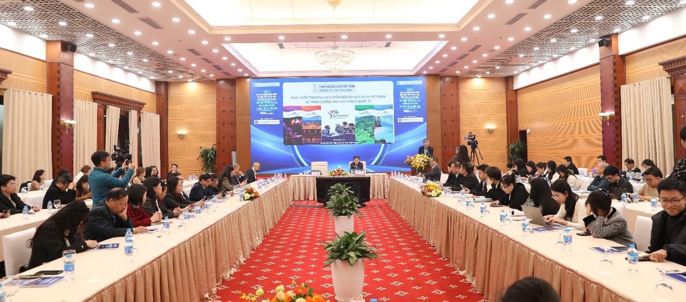 Khung cảnh Diễn đàn Khung cảnh Diễn đàn