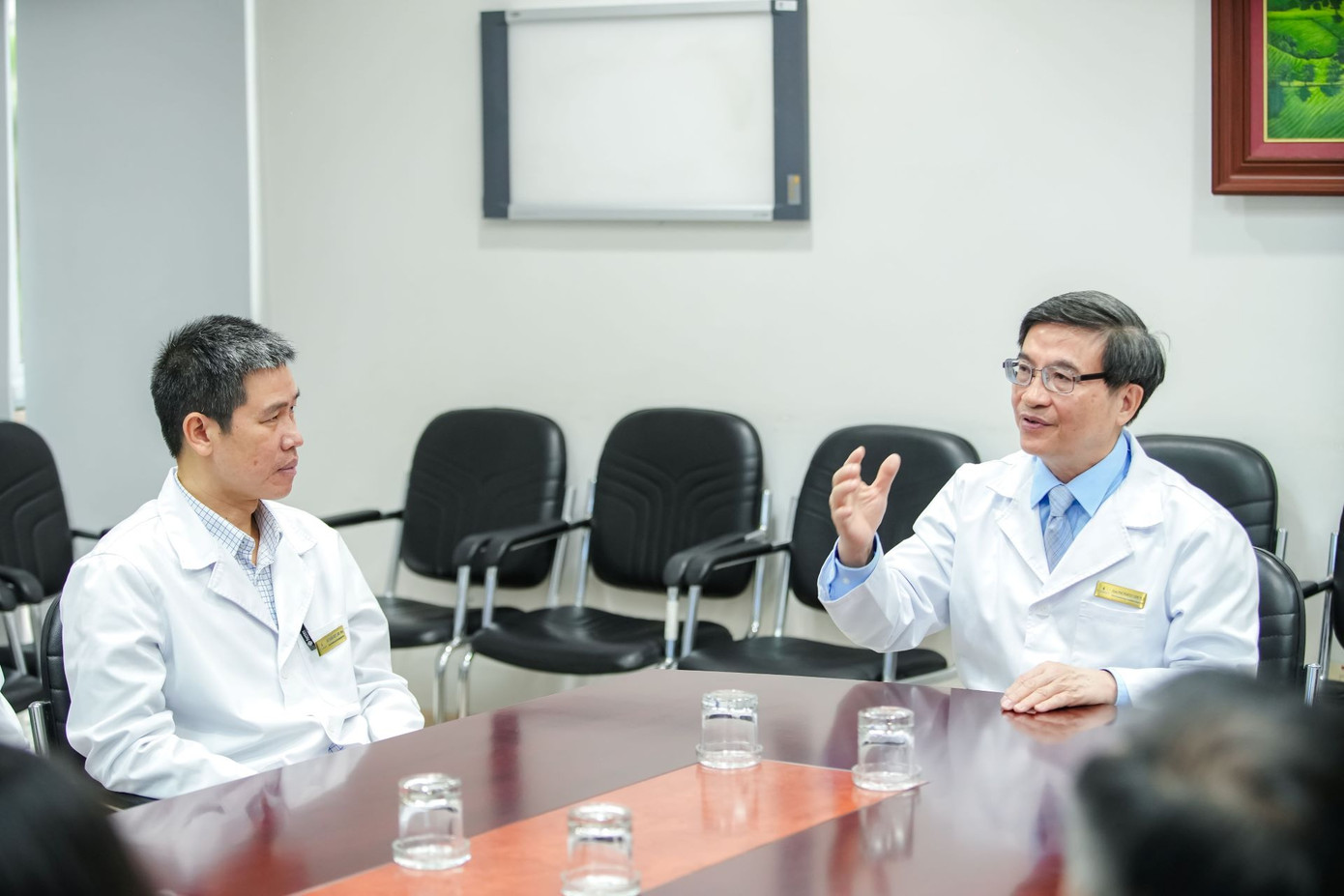 Bác sĩ đa chuyên khoa phối hợp tìm ra phương án điều trị cho bệnh nhân Bác sĩ đa chuyên khoa phối hợp tìm ra phương án điều trị cho bệnh nhân