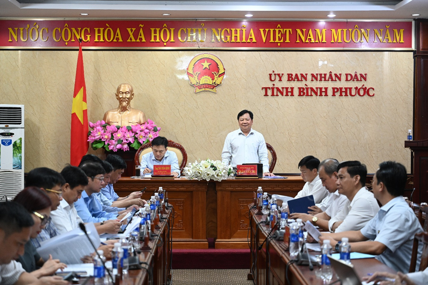 PCT UBND tỉnh Bình Phước Trần Văn Mi chỉ đạo các sở, ngành rà soát lại thủ tục hồ sơ để hỗ trợ EVNSPC để tháo gỡ các vướng mắc, tiếp tục triển khai các công trình trên địa bàn.