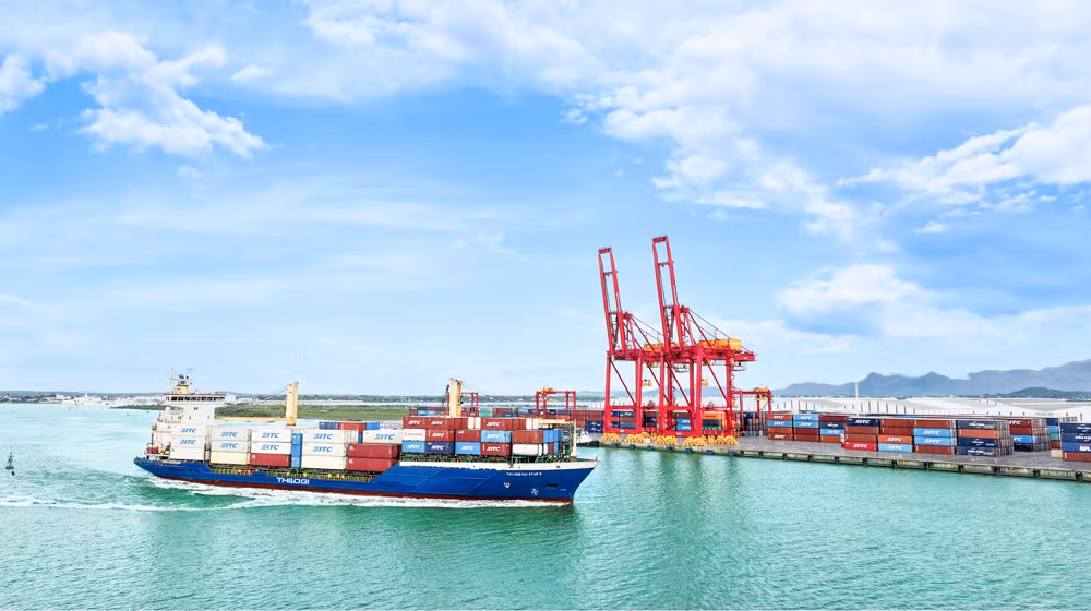 Phát triển đội tàu container, khai thác các tuyến nội Á Phát triển đội tàu container, khai thác các tuyến nội Á