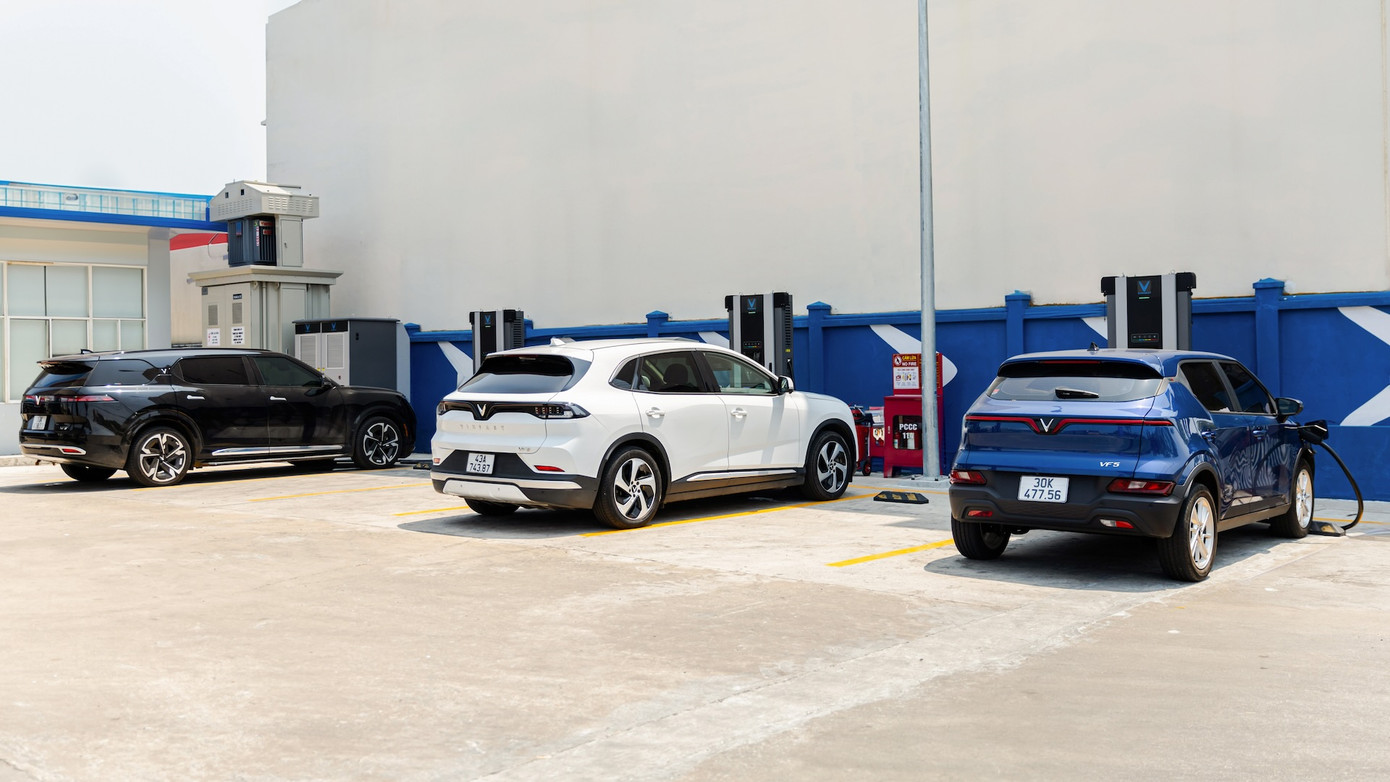 VinFast áp dụng chính sách miễn phí sạc pin cho tất cả khách hàng cá nhân đã và sẽ mua xe tới hết ngày 30/06/2027 VinFast áp dụng chính sách miễn phí sạc pin cho tất cả khách hàng cá nhân đã và sẽ mua xe tới hết ngày 30/06/2027