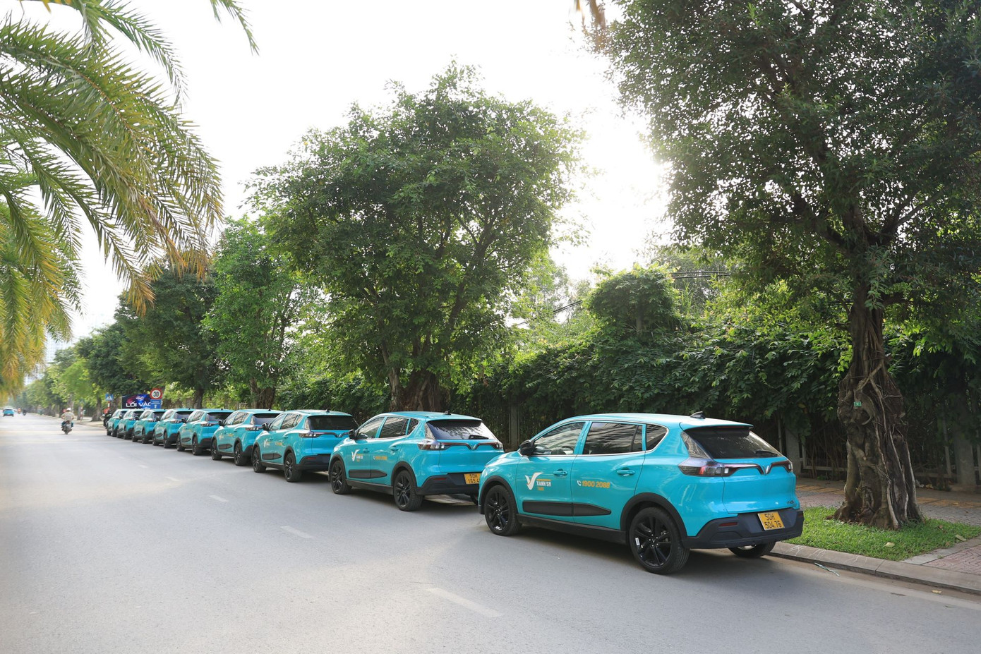 Khách hàng có thể đặt xe trên ứng dụng Xanh SM để hưởng ưu đãi, hoặc trực tiếp lên xe tập kết sẵn tại lối vào sự kiện. Khách hàng có thể đặt xe trên ứng dụng Xanh SM để hưởng ưu đãi, hoặc trực tiếp lên xe tập kết sẵn tại lối vào sự kiện.